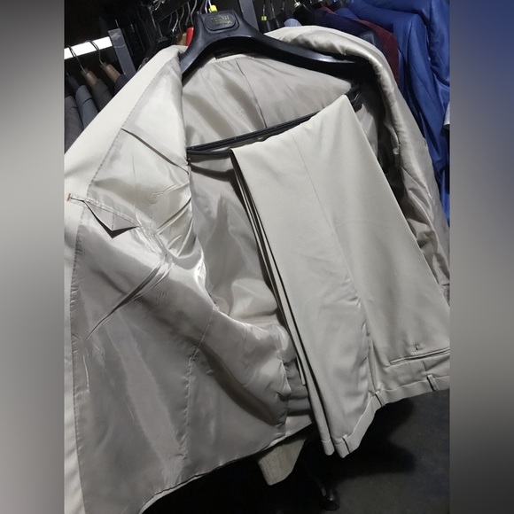 Umberio Bonelli Brand New With Tag 2-Piece Suit - Picture 7 of 11